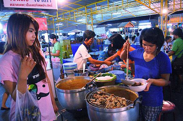 Ночной рынок в Тайланде