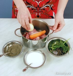 Приготовление куриного бульона с овощами