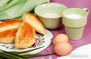 Пирожки с рисом, яйцом и зеленым луком